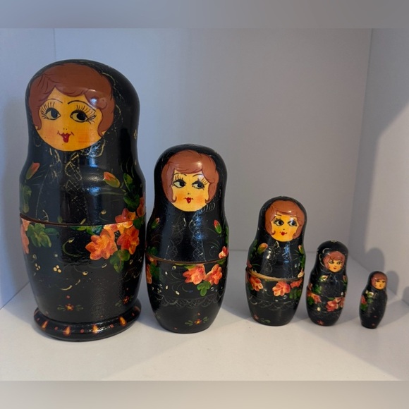 Vintage old Russian Nesting Doll MATRYOSHKA wood set of 5 - Picture 1 of 7